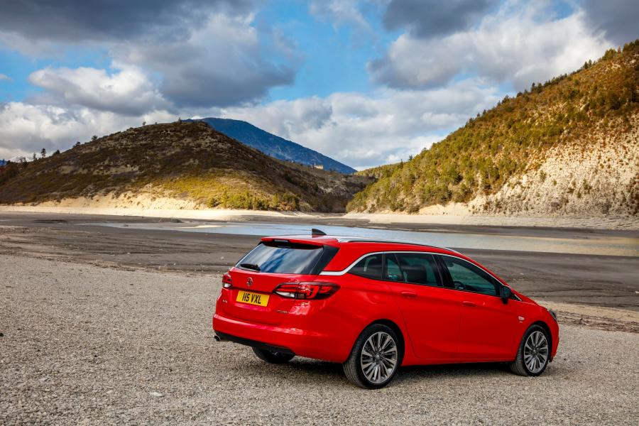  Vauxhall Astra Sports Tourer BiTurbo 2016 года  (фото 22 из 30)